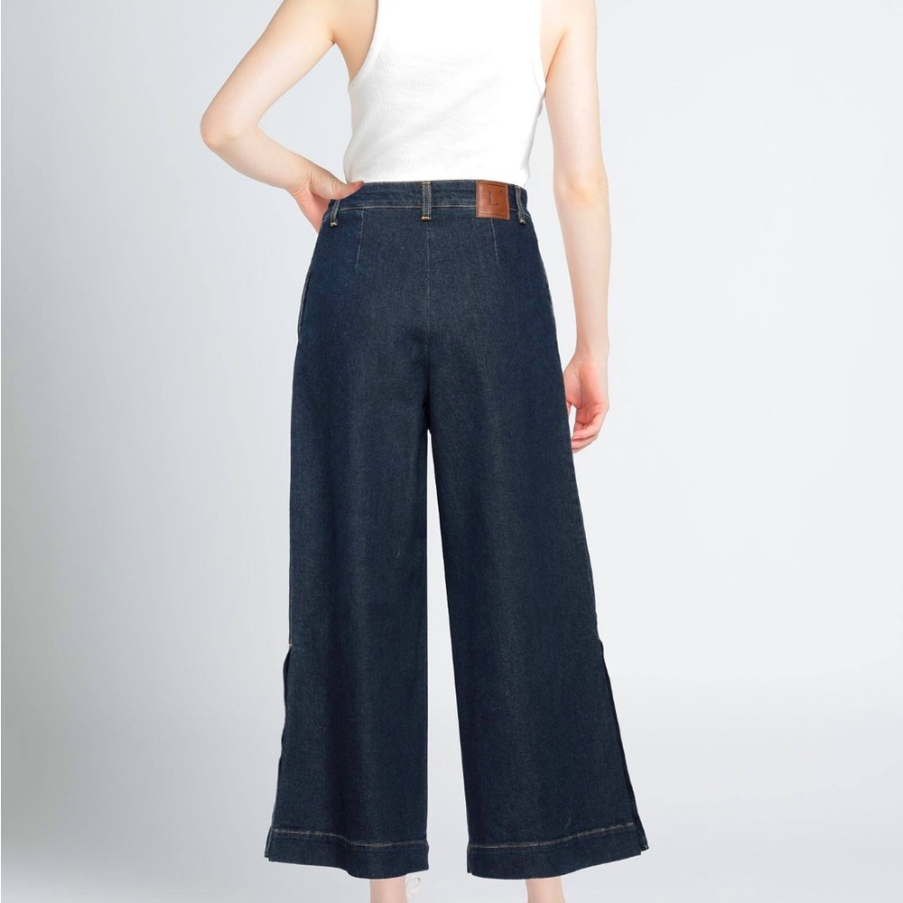 L’autre Chose wide leg structured jeans with hook fastening. Super flattering